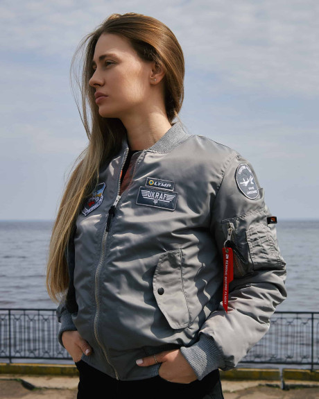 Бомбер MA-1 сірий жіночий з нашивками