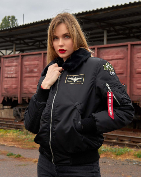 Бомбер B-15 чорний жіночий з нашивками