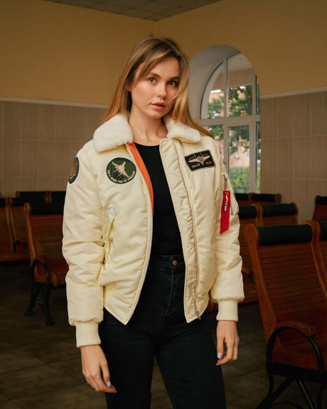 Бомбер B-15 молочний жіночий з нашивками